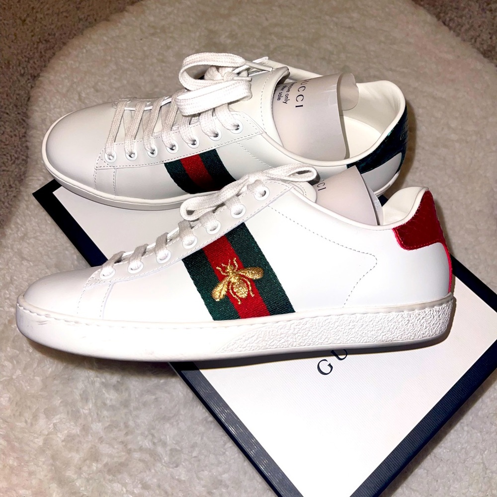Gucci sneaker with bee